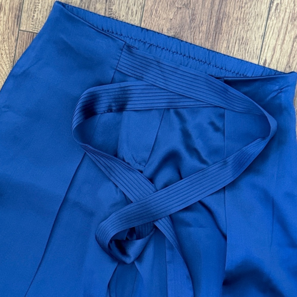 Silk Pants in navy blue - Picture 2 of 6